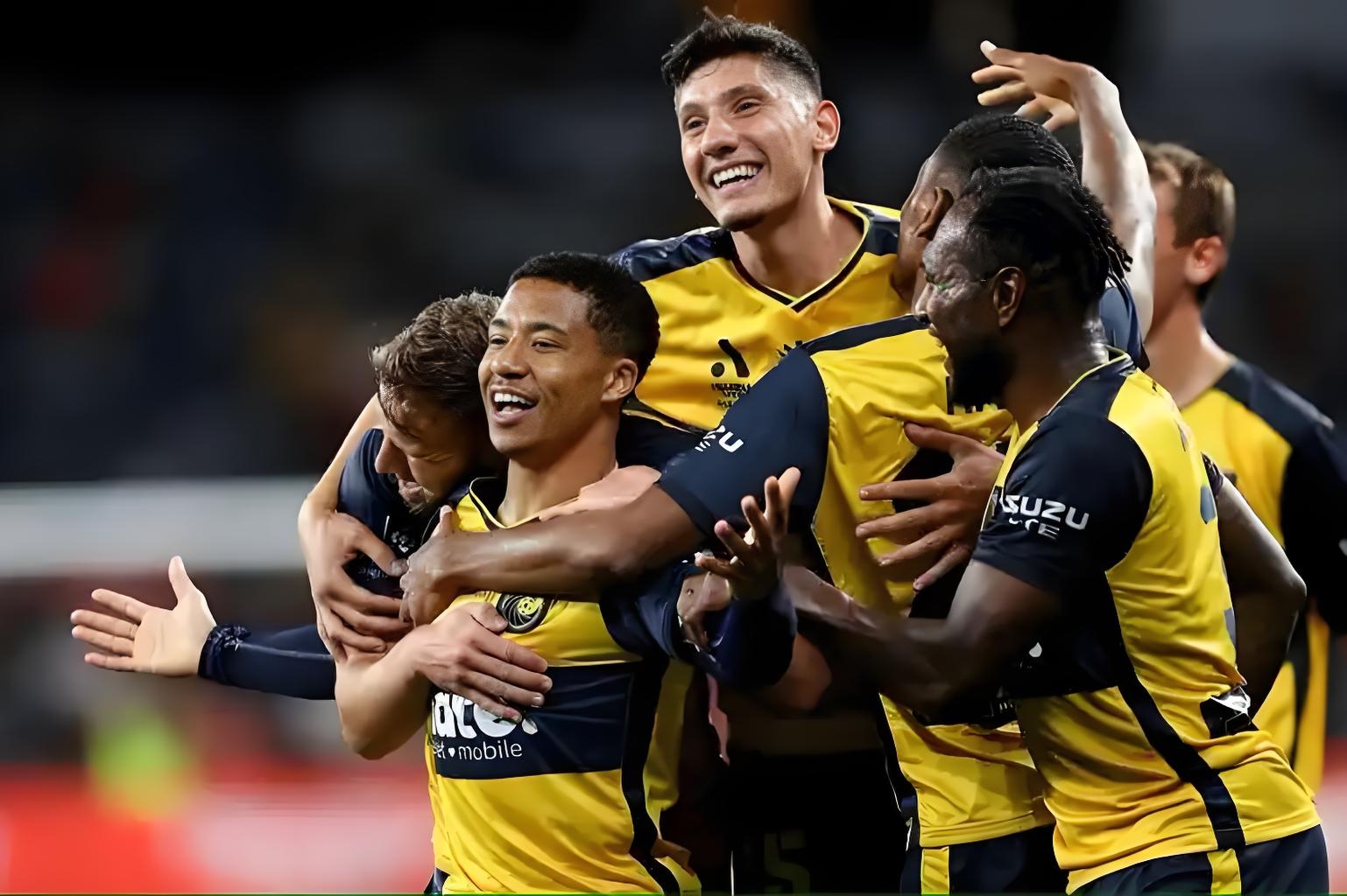 赛地聚焦——欧联国际比赛日热度飙升；菲尼克斯太阳刷新队史纪录；底气十足；临场指挥获称赞的简单介绍